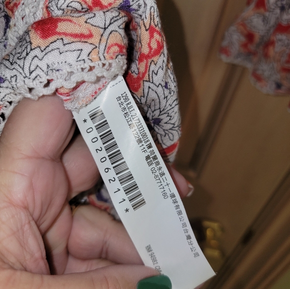 Misses sz L Forever 21 Cold Shoulder bright pattern Shirt Fluttery Sleeves - Picture 3 of 7